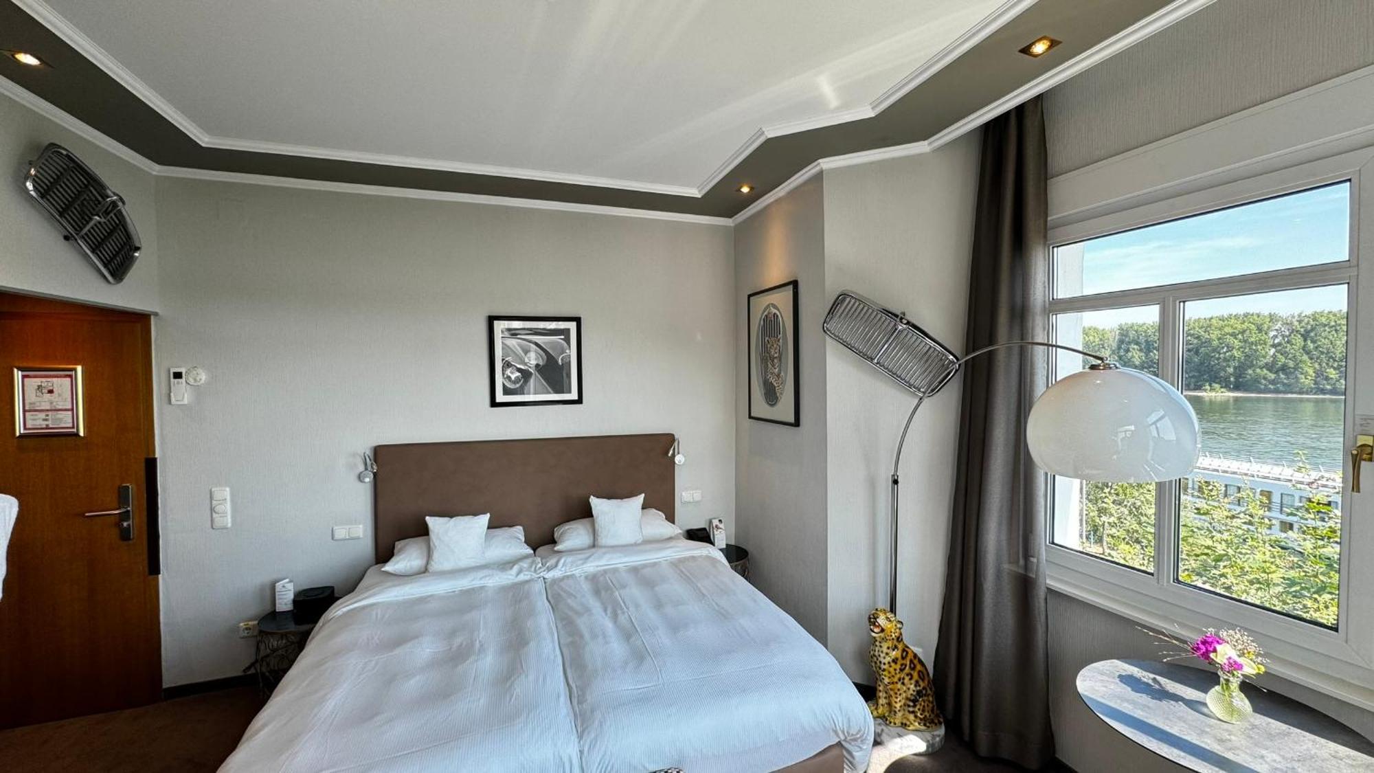 ไรน์-โฮเทล เนียร์ชไตน์ Hotel ภายนอก รูปภาพ