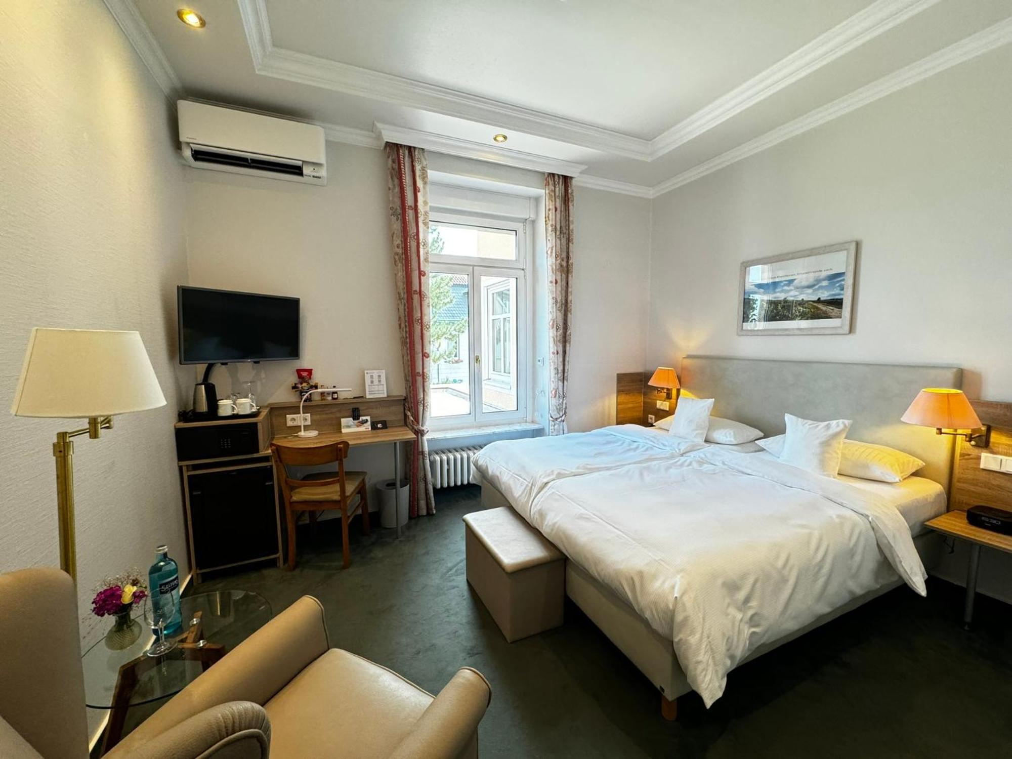 ไรน์-โฮเทล เนียร์ชไตน์ Hotel ภายนอก รูปภาพ