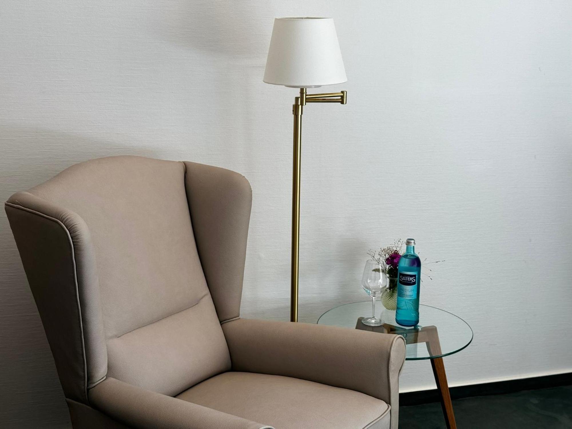 ไรน์-โฮเทล เนียร์ชไตน์ Hotel ภายนอก รูปภาพ